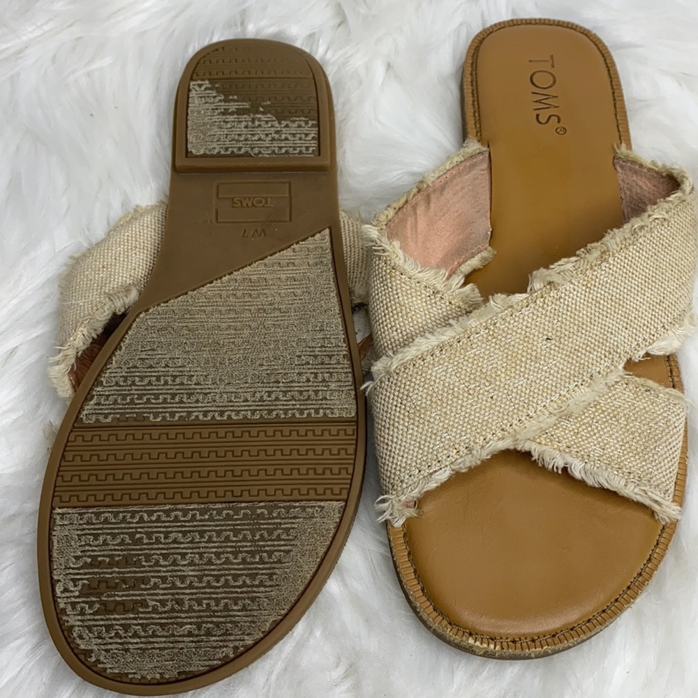 Tom’s Sandals - Picture 3 of 4